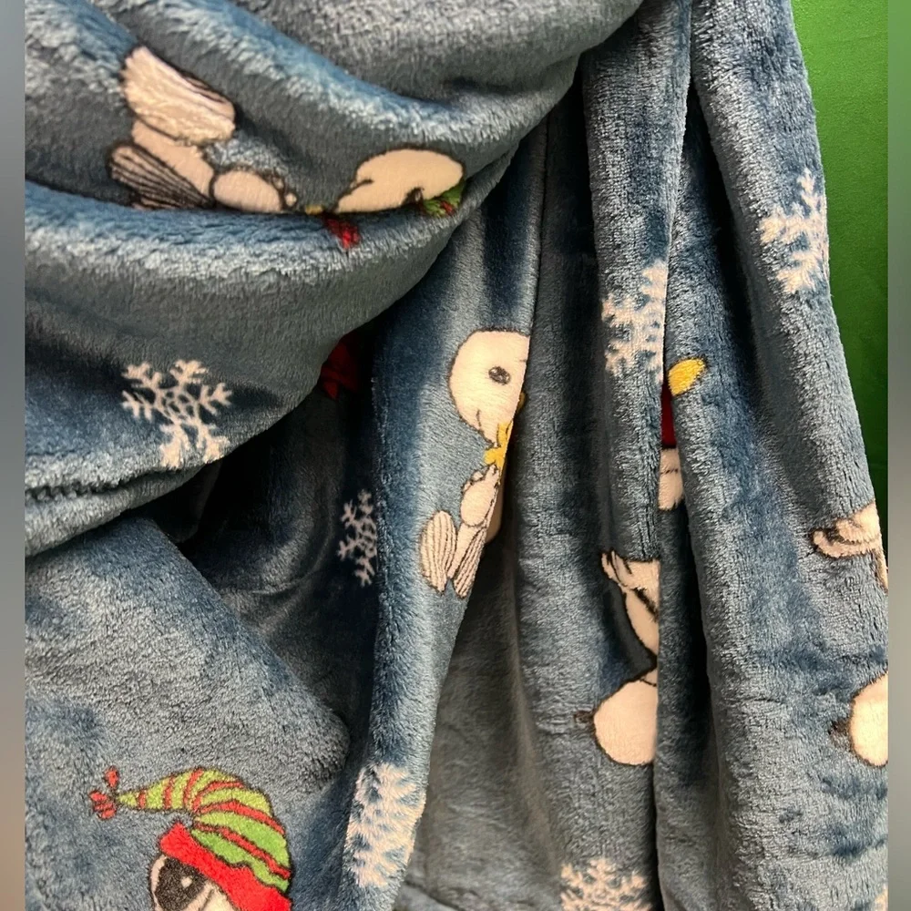 Brookshire extra long snoopy blanket